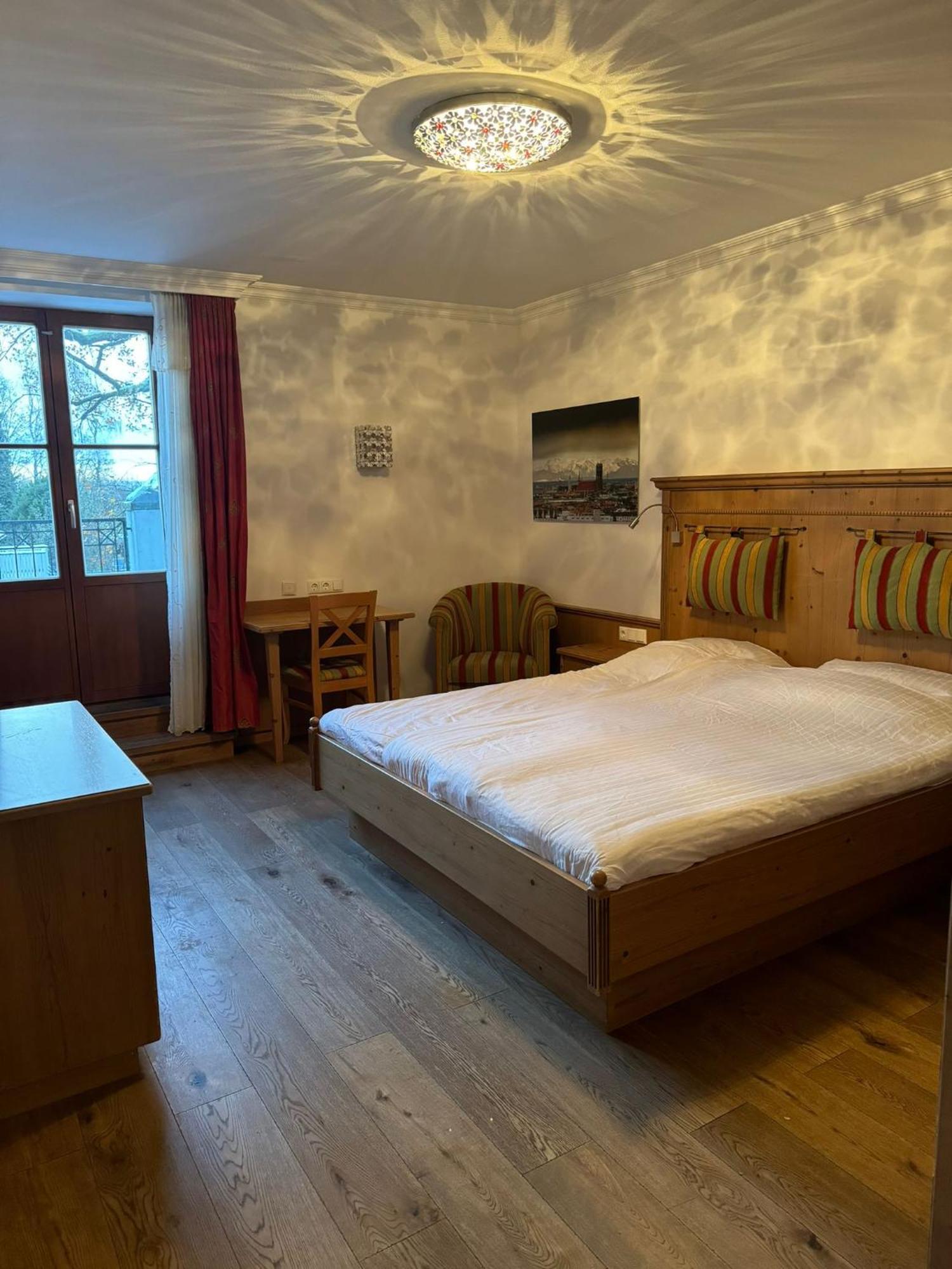 Eichen Schloessl * Munich